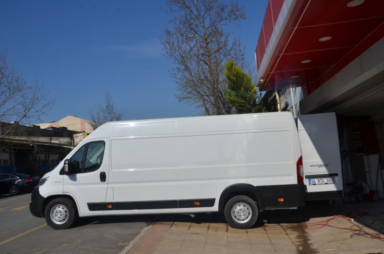 Panelvan Araçlarda İç Kaplama Yaptırmak Gerçekten Gerekli mi?